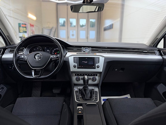 Volkswagen Passat 20 of 29