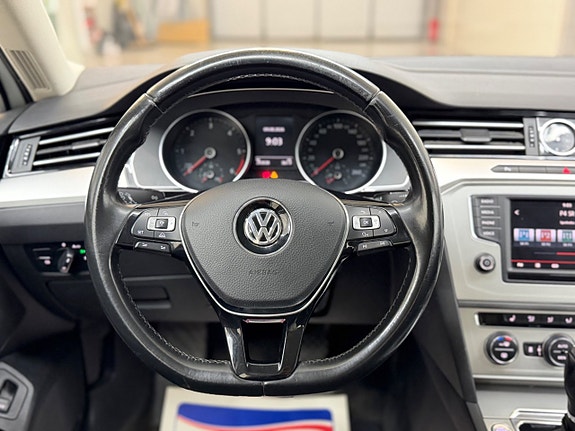 Volkswagen Passat 24 of 29