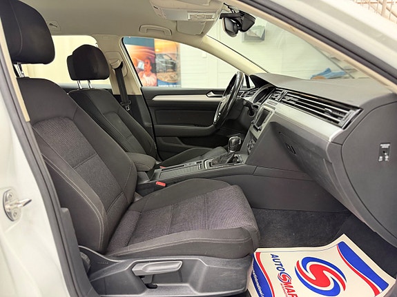 Volkswagen Passat 17 of 29