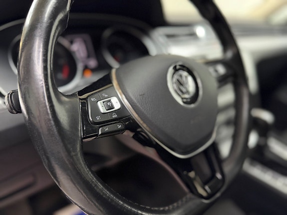 Volkswagen Passat 27 of 29