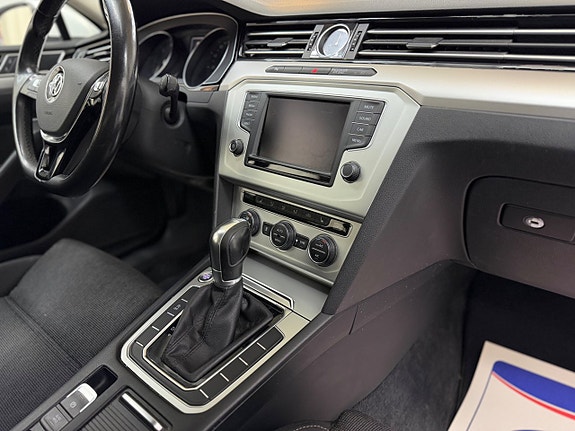 Volkswagen Passat 18 of 29