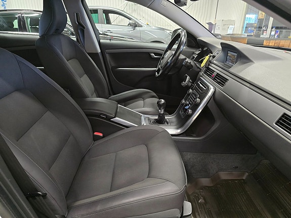 Volvo V70 11 of 30