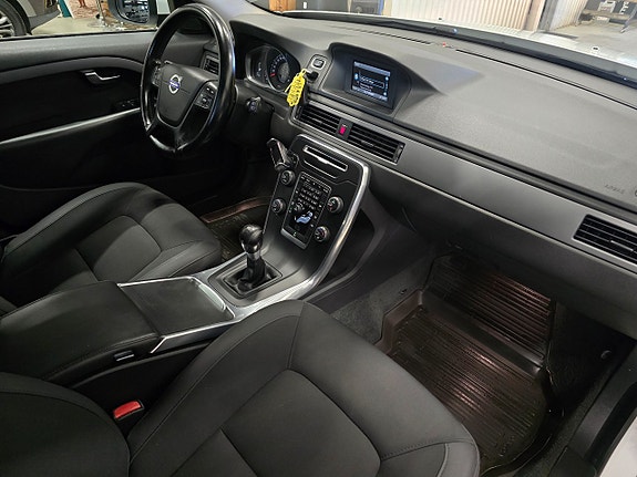Volvo V70 12 of 30