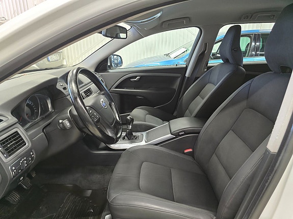 Volvo V70 10 of 30