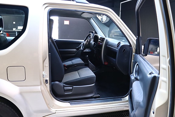 Suzuki Jimny 12 of 22