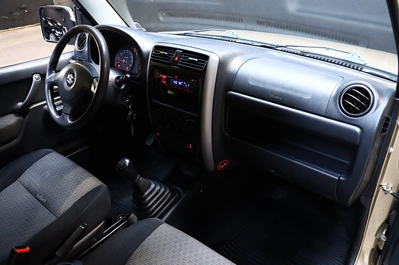 Suzuki Jimny 13 of 22