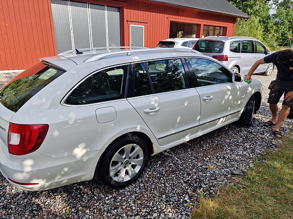 Skoda Superb 3 of 5