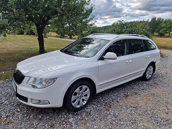 Skoda Superb 2 of 5