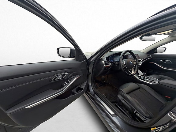 BMW 330e 18 of 30