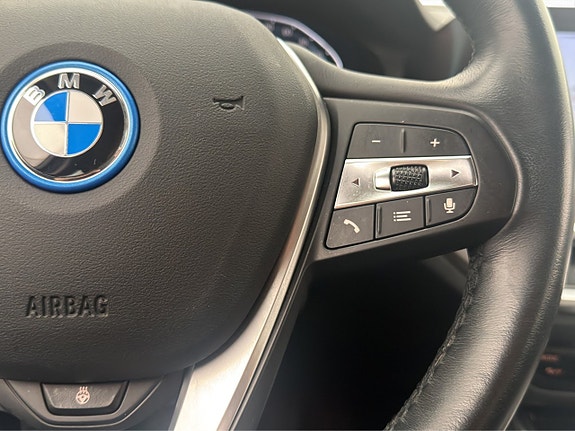 BMW 330e 26 of 30