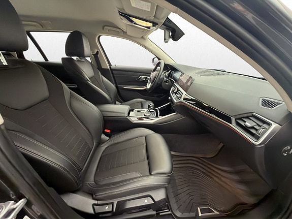BMW 330e 12 of 30