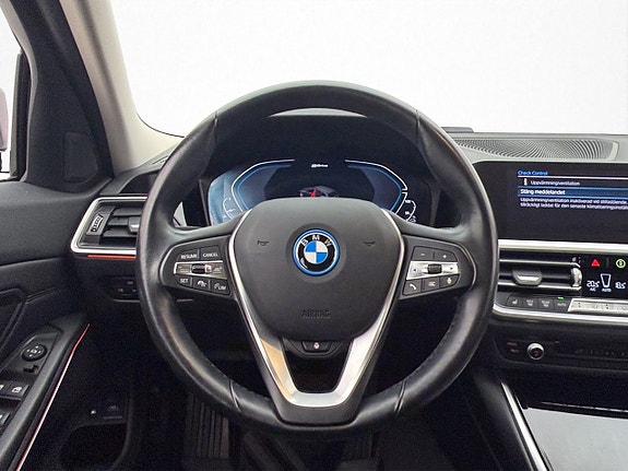 BMW 330e 16 of 30