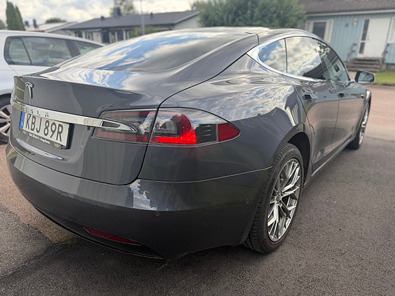 Tesla Model S 7 of 7