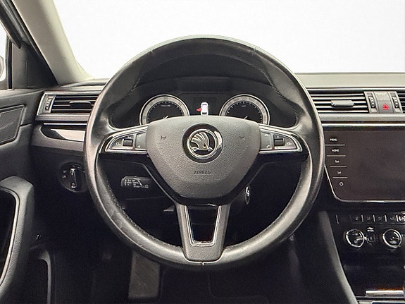 Skoda Superb 16 of 30