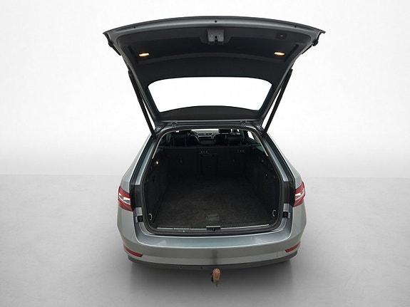 Skoda Superb 9 of 30