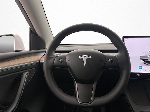 Tesla Model Y 15 of 30