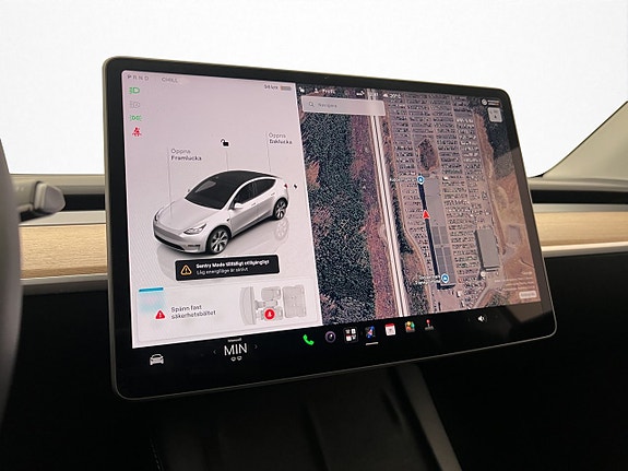 Tesla Model Y 17 of 30