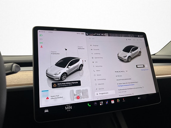 Tesla Model Y 22 of 30