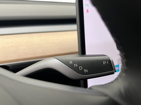 Tesla Model Y 29 of 30