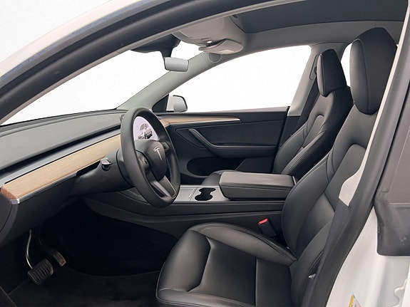 Tesla Model Y 13 of 30