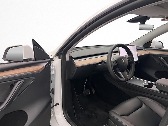 Tesla Model Y 11 of 30
