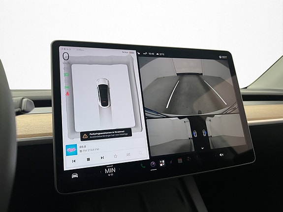 Tesla Model Y 16 of 30