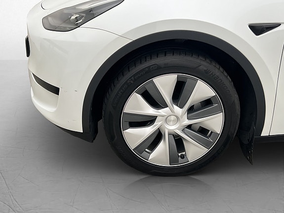 Tesla Model Y 30 of 30