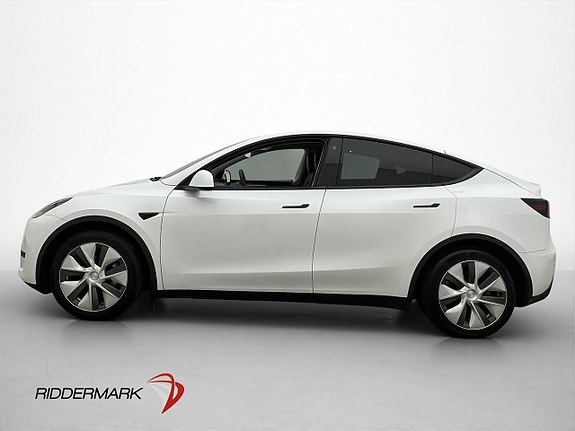 Tesla Model Y 8 of 30