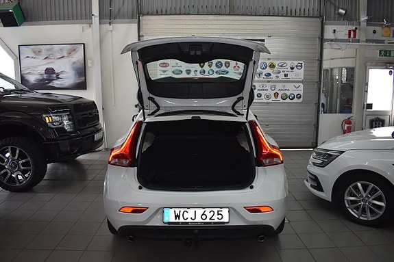 Volvo V40 16 of 16