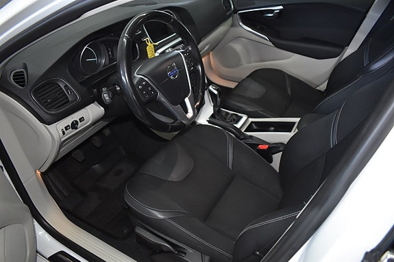 Volvo V40 4 of 16