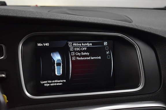 Volvo V40 9 of 16