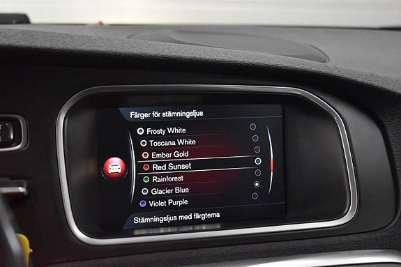 Volvo V40 10 of 16