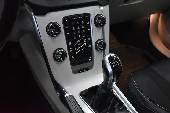 Volvo V40 8 of 16