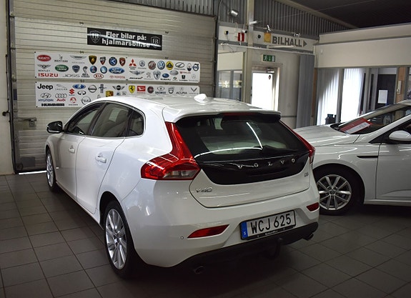 Volvo V40 3 of 16