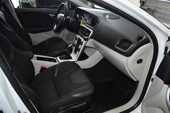 Volvo V40 5 of 16