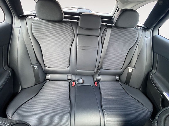 Mercedes-Benz C300 15 of 26