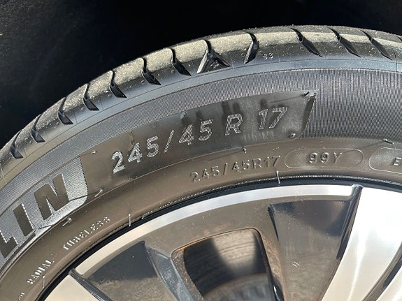 Mercedes-Benz C300 9 of 26