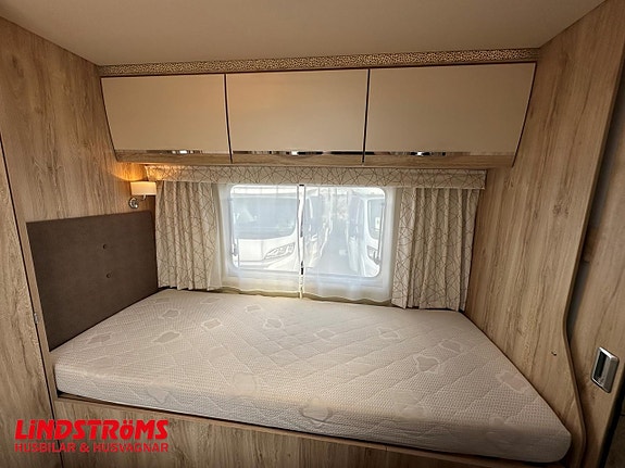 Eura Mobil 730 Profilia RS 150hk Långbäddar med badrum bak 15 of 27