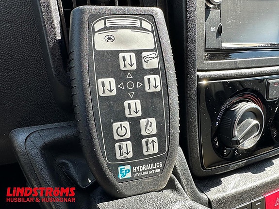 Eura Mobil 730 Profilia RS 150hk Långbäddar med badrum bak 25 of 27
