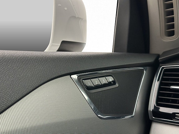 Volvo XC90 26 of 30