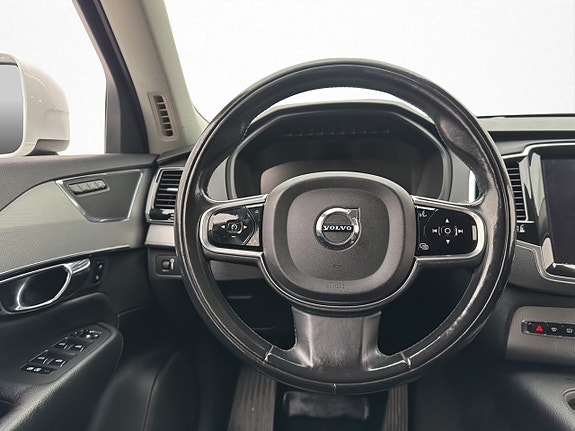 Volvo XC90 14 of 30