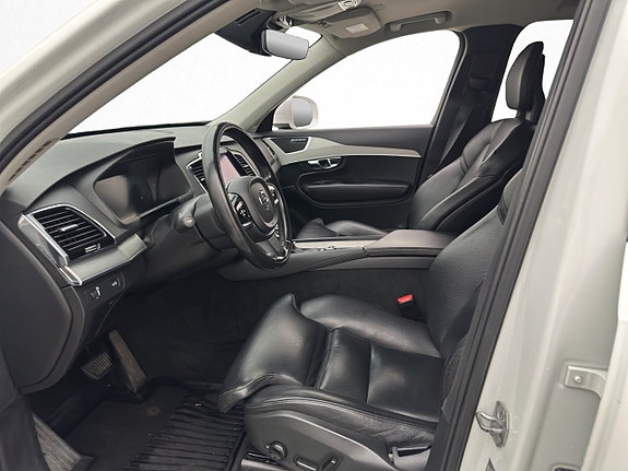 Volvo XC90 16 of 30
