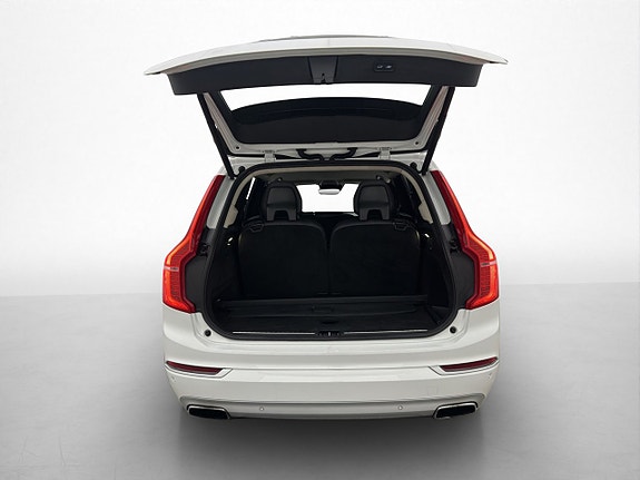 Volvo XC90 10 of 30