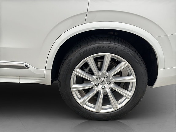 Volvo XC90 30 of 30