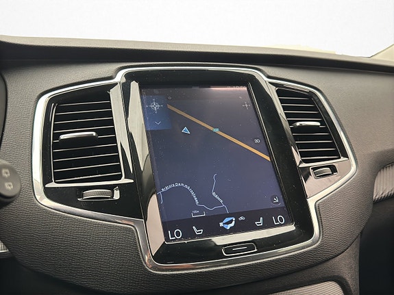 Volvo XC90 18 of 30