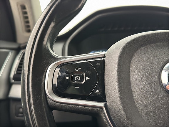 Volvo XC90 25 of 30