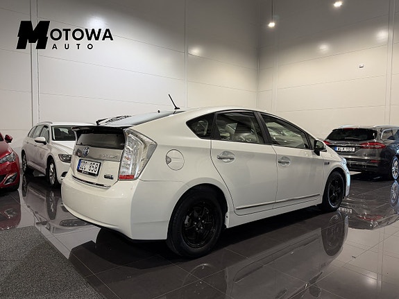 Toyota Prius Plug-in Hybrid 2 of 19
