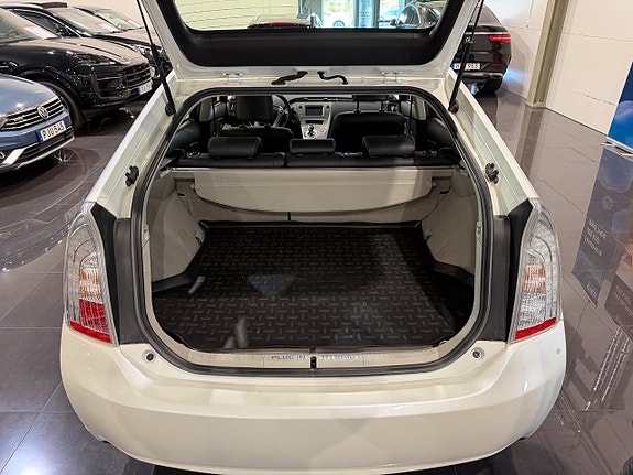 Toyota Prius Plug-in Hybrid 19 of 19