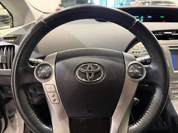 Toyota Prius Plug-in Hybrid 16 of 19