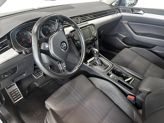 Volkswagen Passat Alltrack 6 of 9